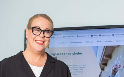 Föreläsare som talar inför publik på ett frukostseminarium hos Signpost Executive. Se alla kommande events här.